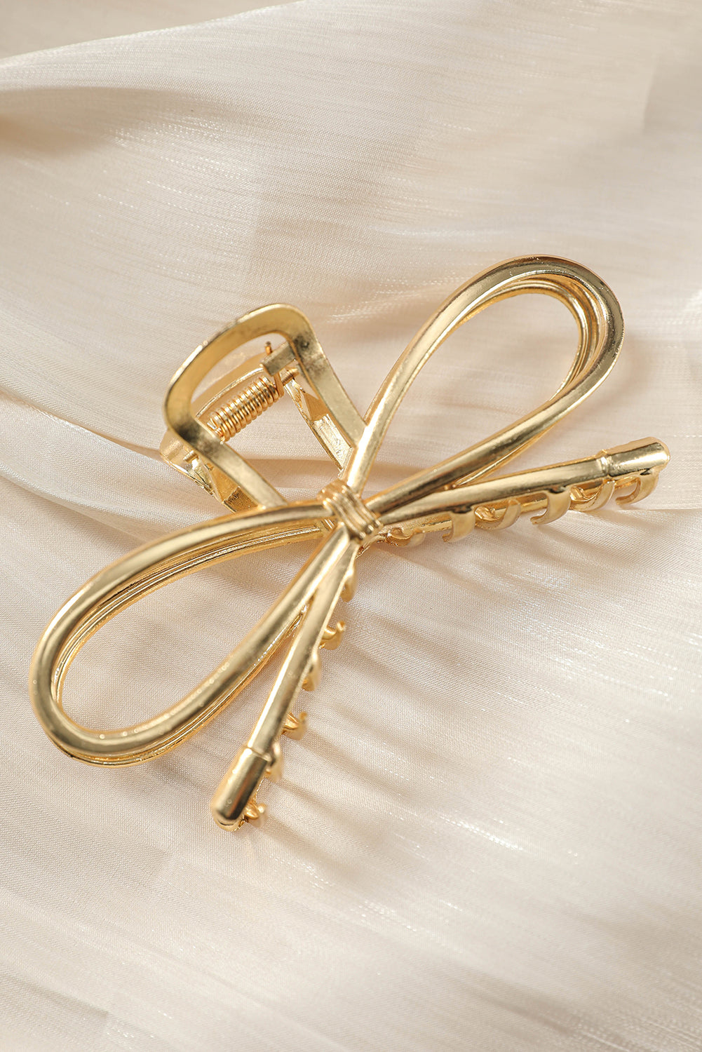 Bowknot Shape Metal Claw Clip in Gold