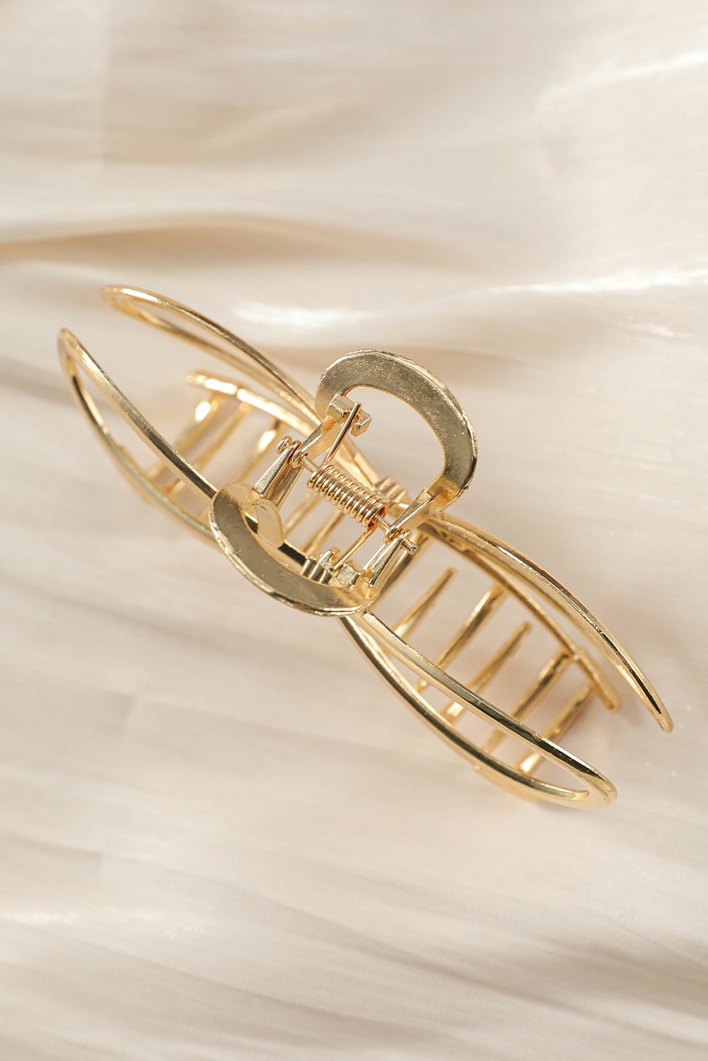 Bowknot Shape Metal Claw Clip in Gold
