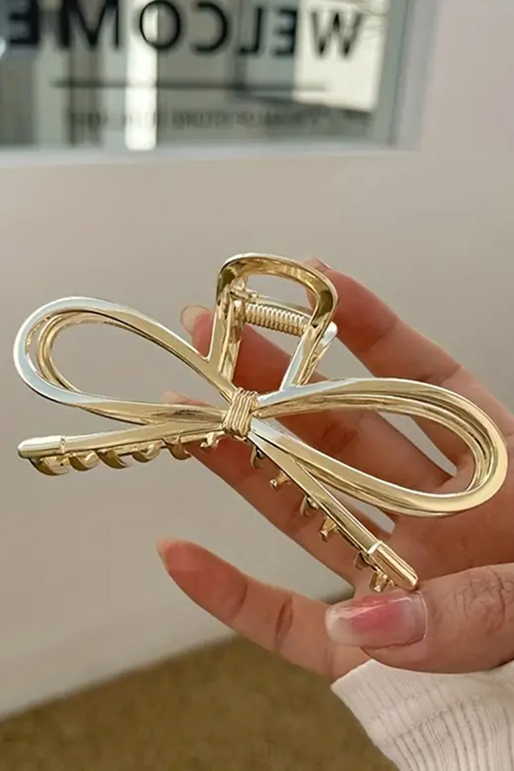 Bowknot Shape Metal Claw Clip in Gold